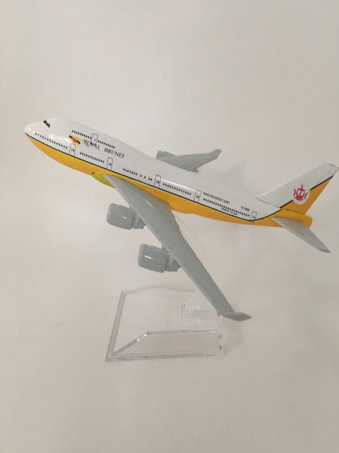 Model a380 airbus Boeing 747 airplane model aircraft Diecast Model Metal 1:400 airplane AV8R